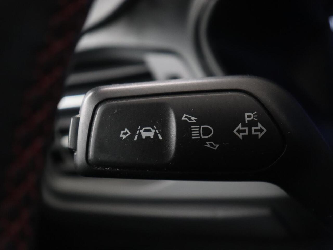 Ford FOCUS 1.5 EcoBoost ST Line X | Trekhaak | Adaptive cruise | Camera | Carplay | Digital Cockpit | Keyless | Full LED | Navigatie | Climate control