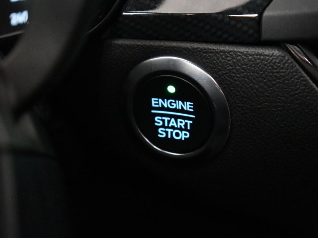 Ford FOCUS 1.0 EcoBoost ST Line | Panoramadak | Camera | Carplay | Navigatie | Full LED | Climate control | Keyless | Cruise control | Bluetooth | Parkeerhulp