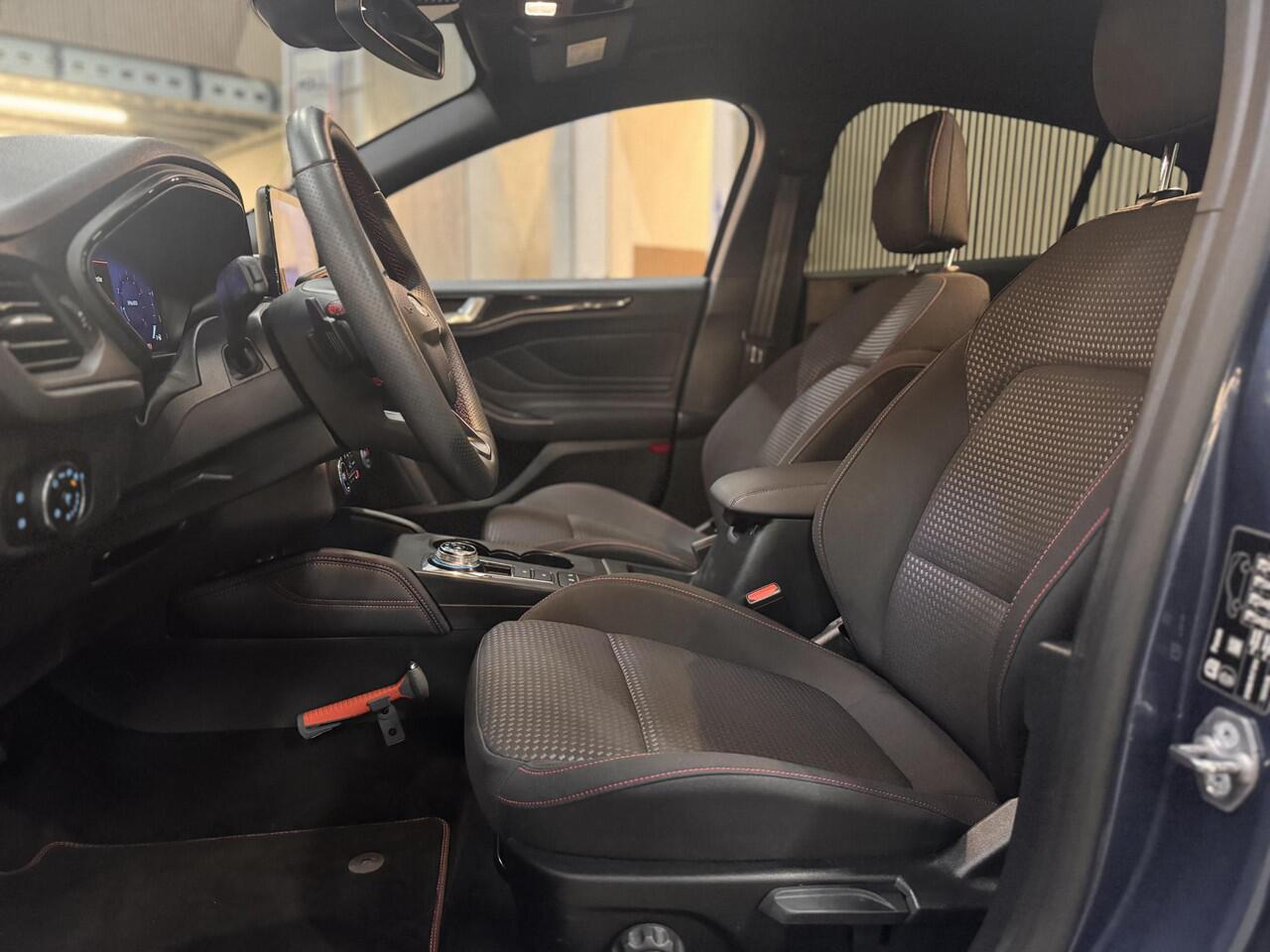 Ford FOCUS 1.5 EcoBoost Automaat ST-Line X Navi Camera Adap Cruise Winter Parking Dodehoek pack 5drs