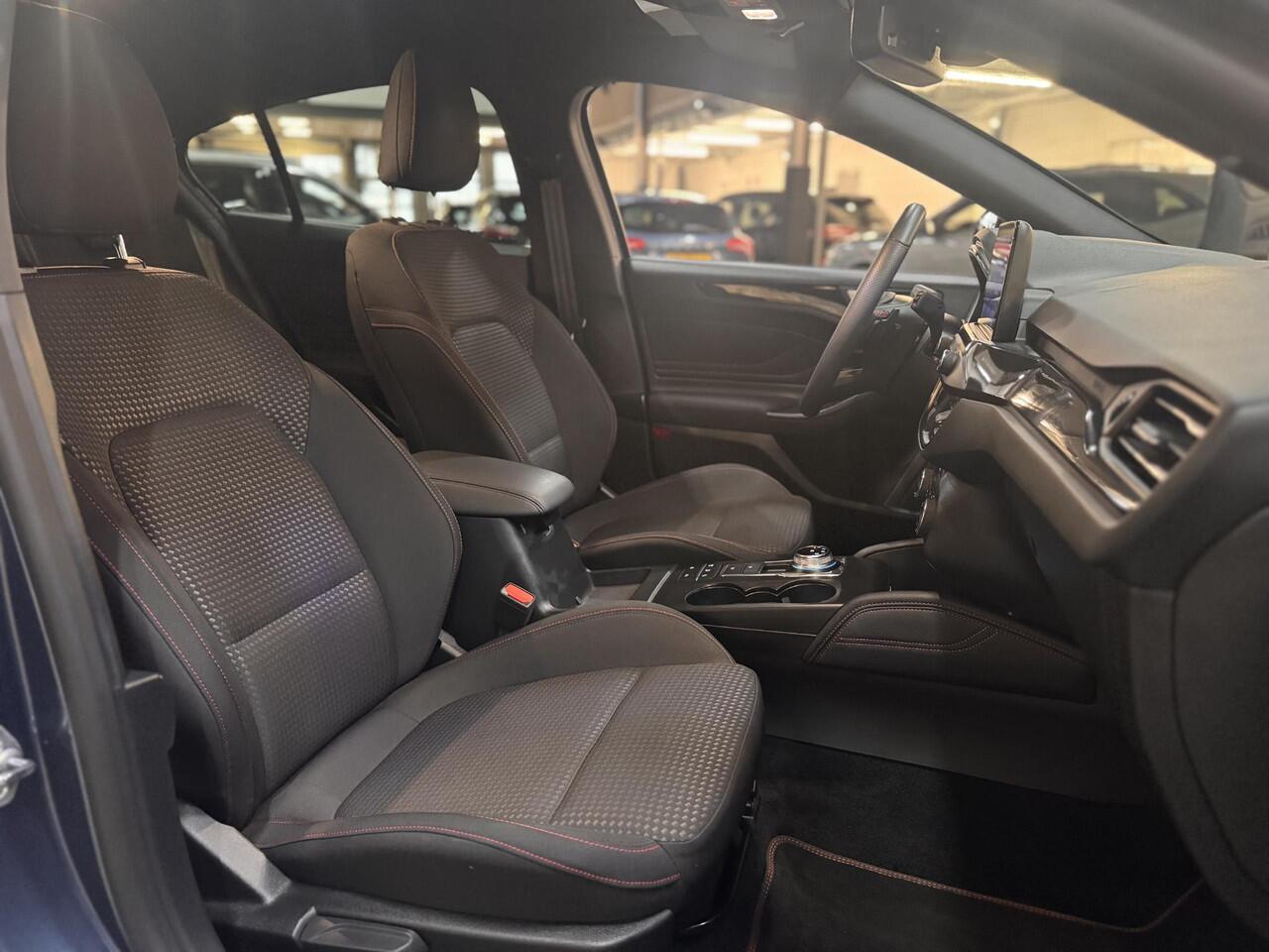 Ford FOCUS 1.5 EcoBoost Automaat ST-Line X Navi Camera Adap Cruise Winter Parking Dodehoek pack 5drs