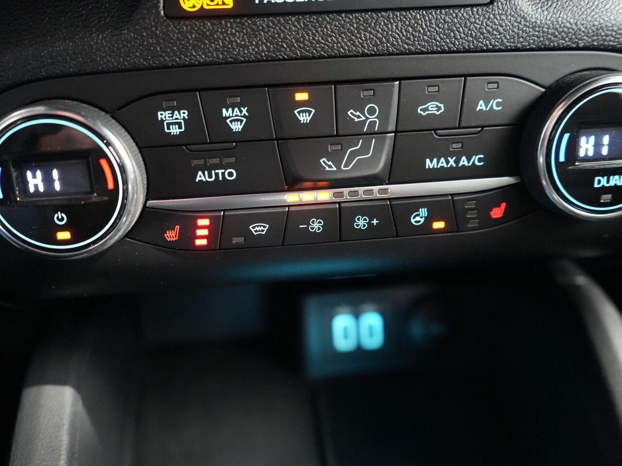 Ford FOCUS Wagon 1.0 EcoBoost Hybrid ST Line Business 125 PK | Camera | Winterpakket | Trekhaak |