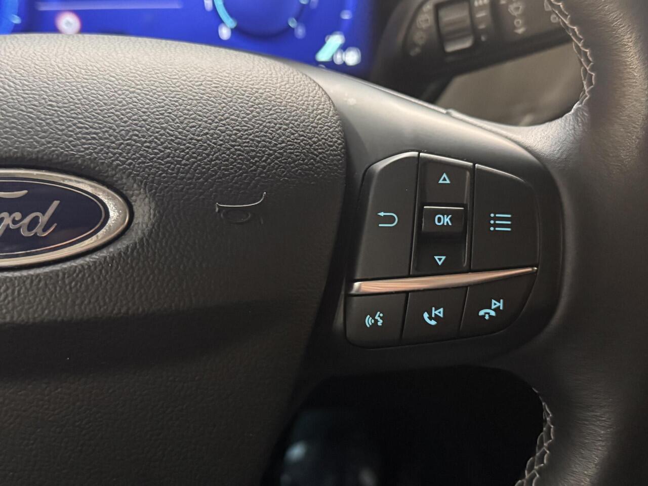 Ford FOCUS 155pk Titanium X Navi Camera Winter Parking Dodehoek pack Keyless Privacy glass 5d Dealeronderhouden