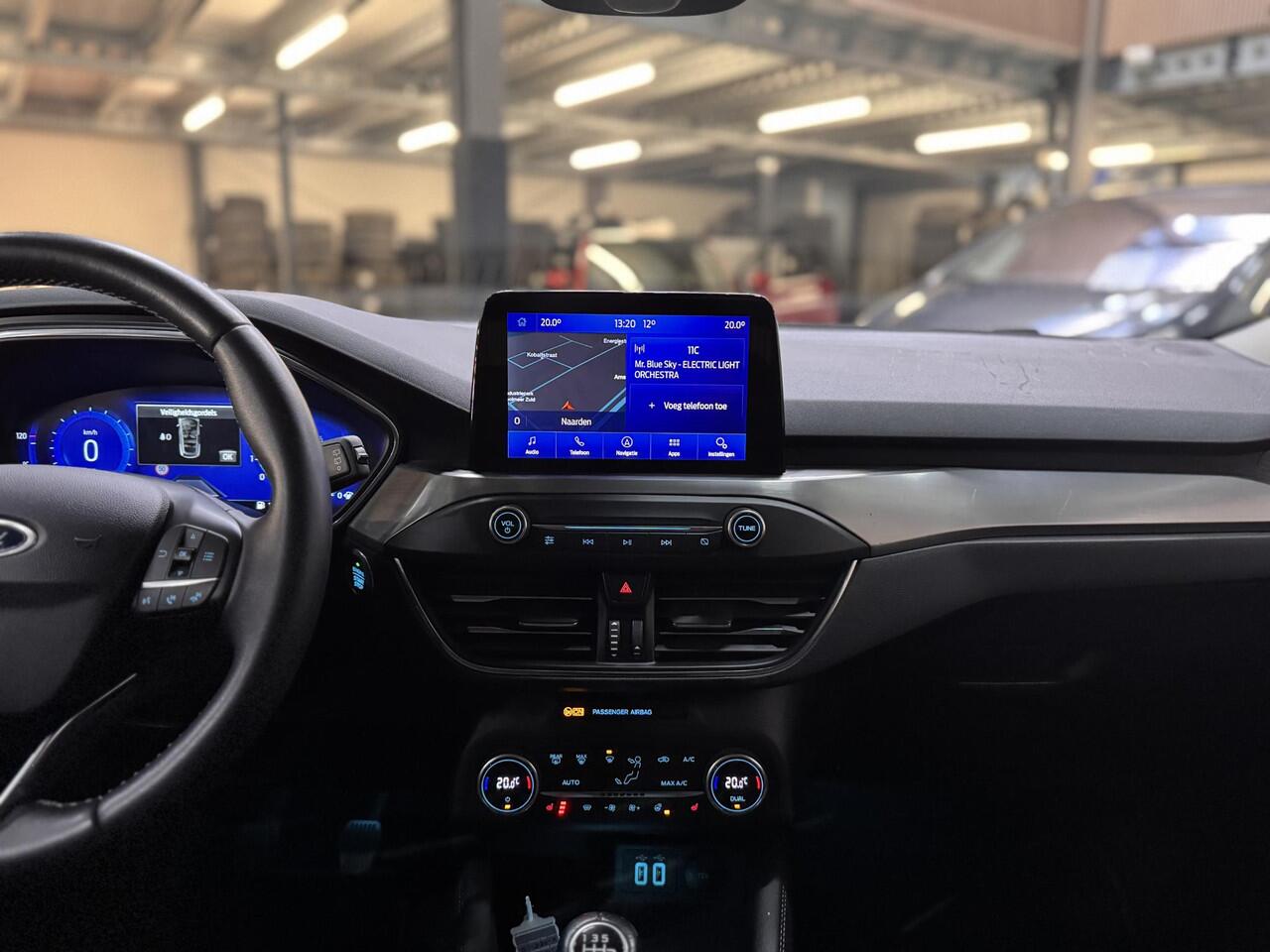 Ford FOCUS 155pk Titanium X Navi Camera Winter Parking Dodehoek pack Keyless Privacy glass 5d Dealeronderhouden