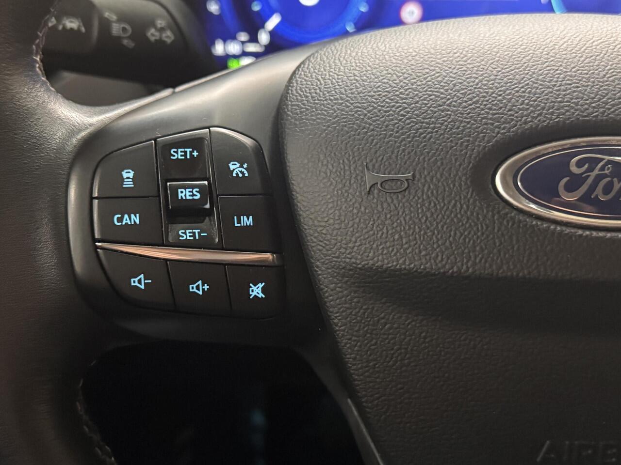 Ford FOCUS 155pk Titanium X Navi Camera Winter Parking Dodehoek pack Keyless Privacy glass 5d Dealeronderhouden