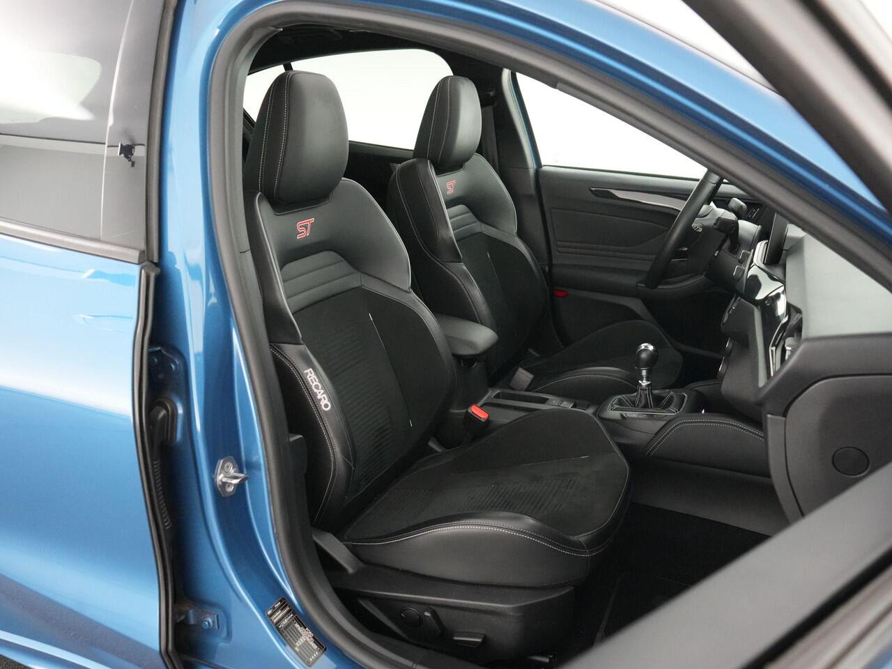 Ford FOCUS ST-3 2.3 280pk PERFORMANCE PACK |launch control|sper diff|head-up|panoramadak|B&O|Apple Carplay|blind spot|elek. stoelen|parkeersensoren|19"|