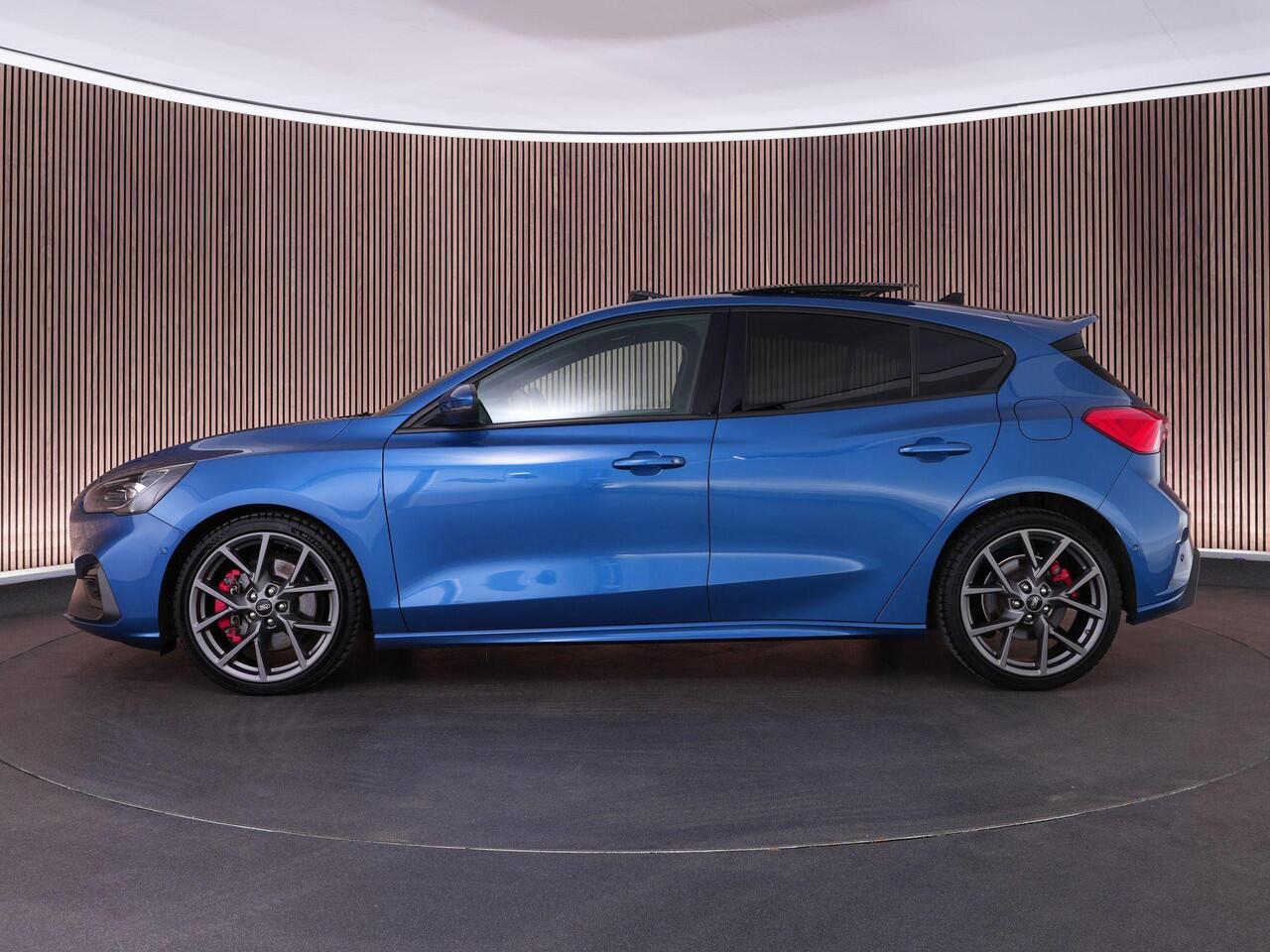 Ford FOCUS ST-3 2.3 280pk PERFORMANCE PACK |launch control|sper diff|head-up|panoramadak|B&O|Apple Carplay|blind spot|elek. stoelen|parkeersensoren|19"|