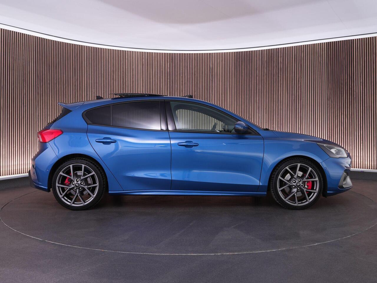 Ford FOCUS ST-3 2.3 280pk PERFORMANCE PACK |launch control|sper diff|head-up|panoramadak|B&O|Apple Carplay|blind spot|elek. stoelen|parkeersensoren|19"|