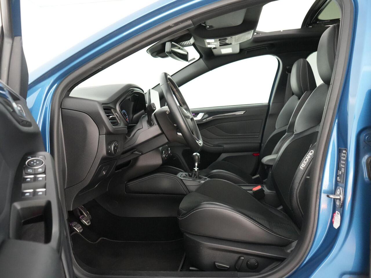 Ford FOCUS ST-3 2.3 280pk PERFORMANCE PACK |launch control|sper diff|head-up|panoramadak|B&O|Apple Carplay|blind spot|elek. stoelen|parkeersensoren|19"|