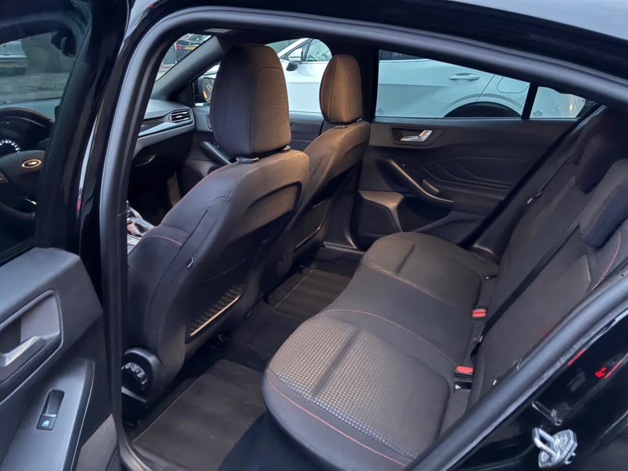 Ford FOCUS 1.0 ECOB. ST Line! CAMERA/CARPLAY/CRUISE