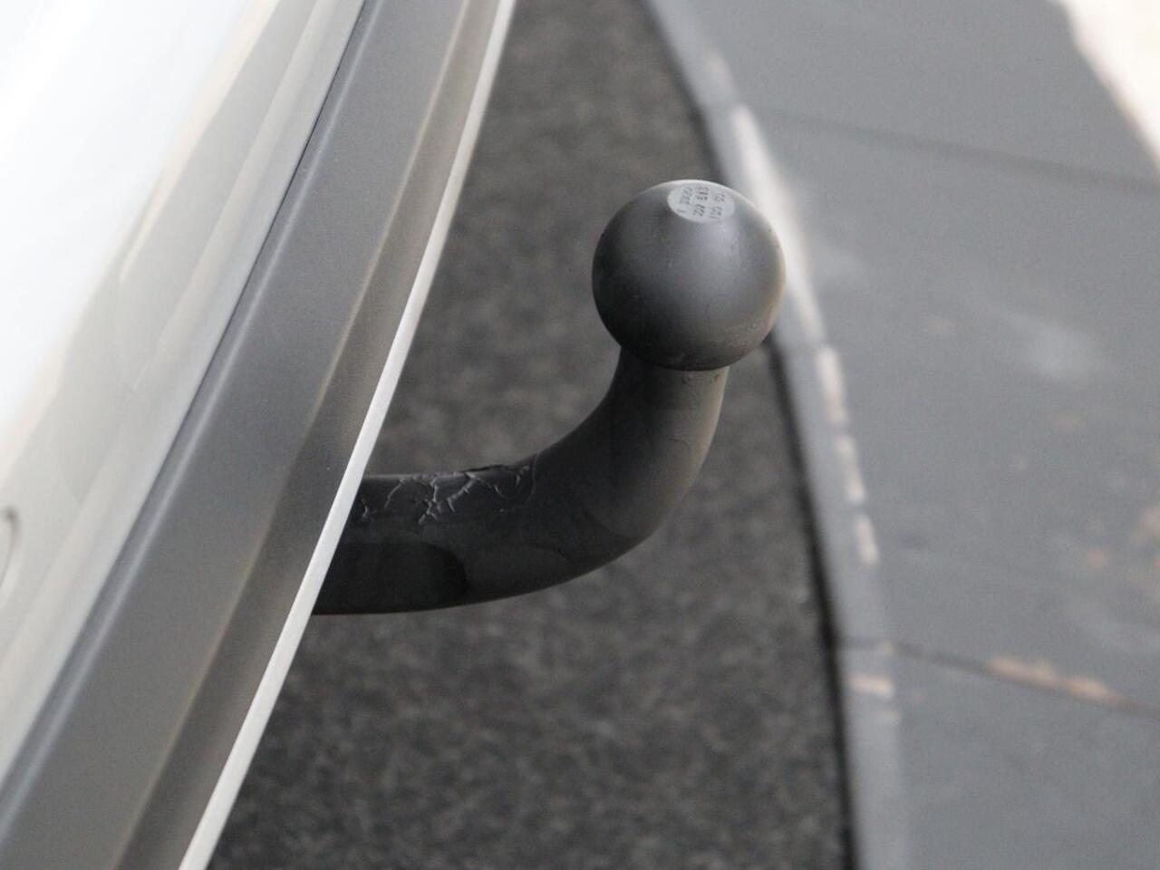 Ford FOCUS 1.0 EcoBoost Hybrid Active | Stoelverwarming | Trekhaak | Camera | Stuurverwarming | Carplay | Keyless | Full LED | Navigatie | Parkeerhulp | Climate control | Cruise control