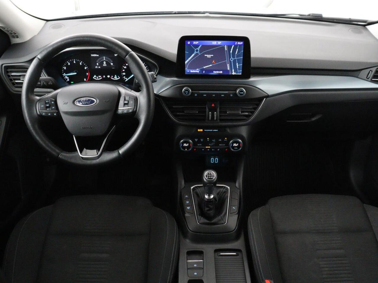 Ford FOCUS 1.0 EcoBoost Hybrid Active | Stoelverwarming | Trekhaak | Camera | Stuurverwarming | Carplay | Keyless | Full LED | Navigatie | Parkeerhulp | Climate control | Cruise control