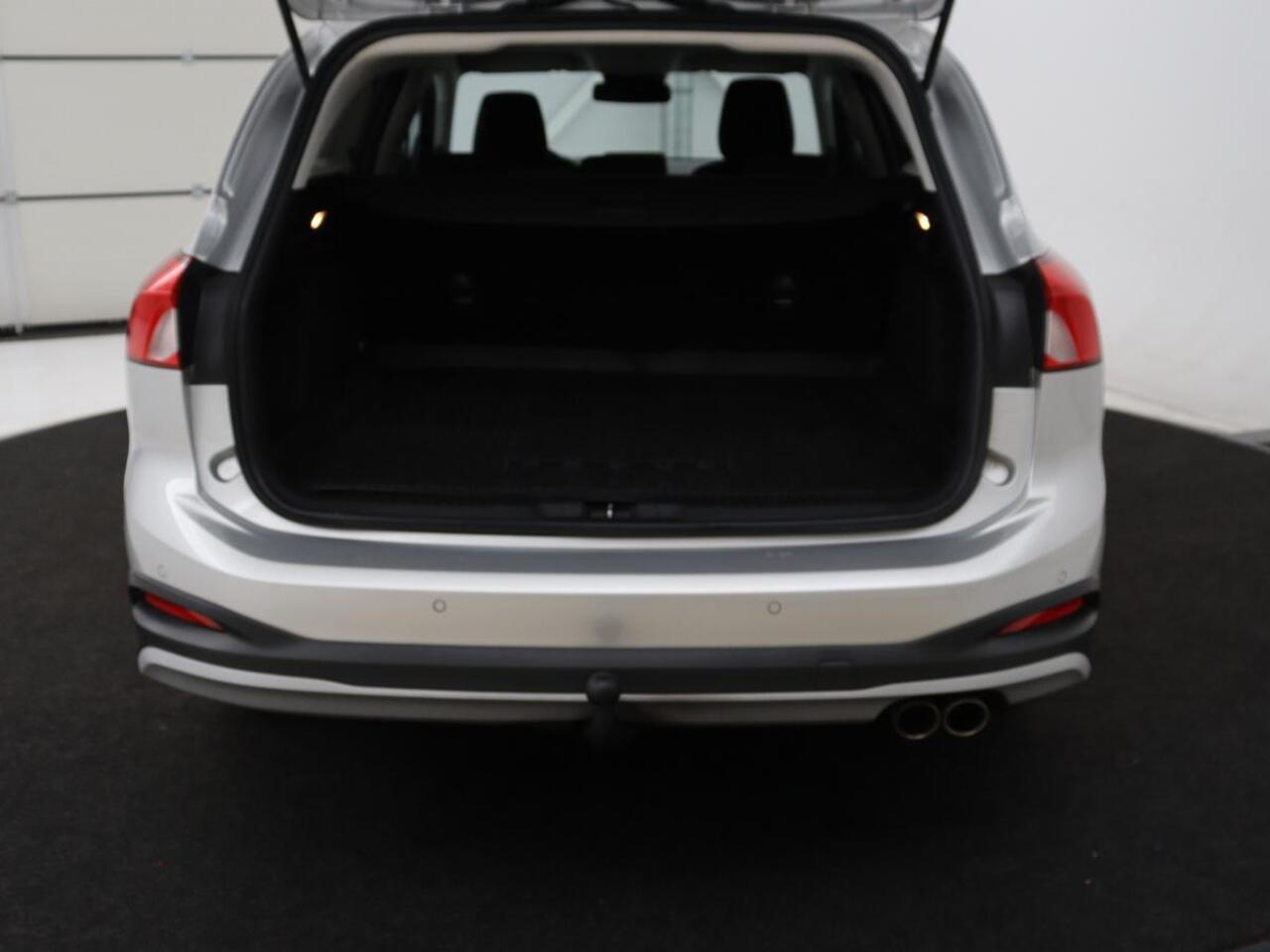 Ford FOCUS 1.0 EcoBoost Hybrid Active | Stoelverwarming | Trekhaak | Camera | Stuurverwarming | Carplay | Keyless | Full LED | Navigatie | Parkeerhulp | Climate control | Cruise control