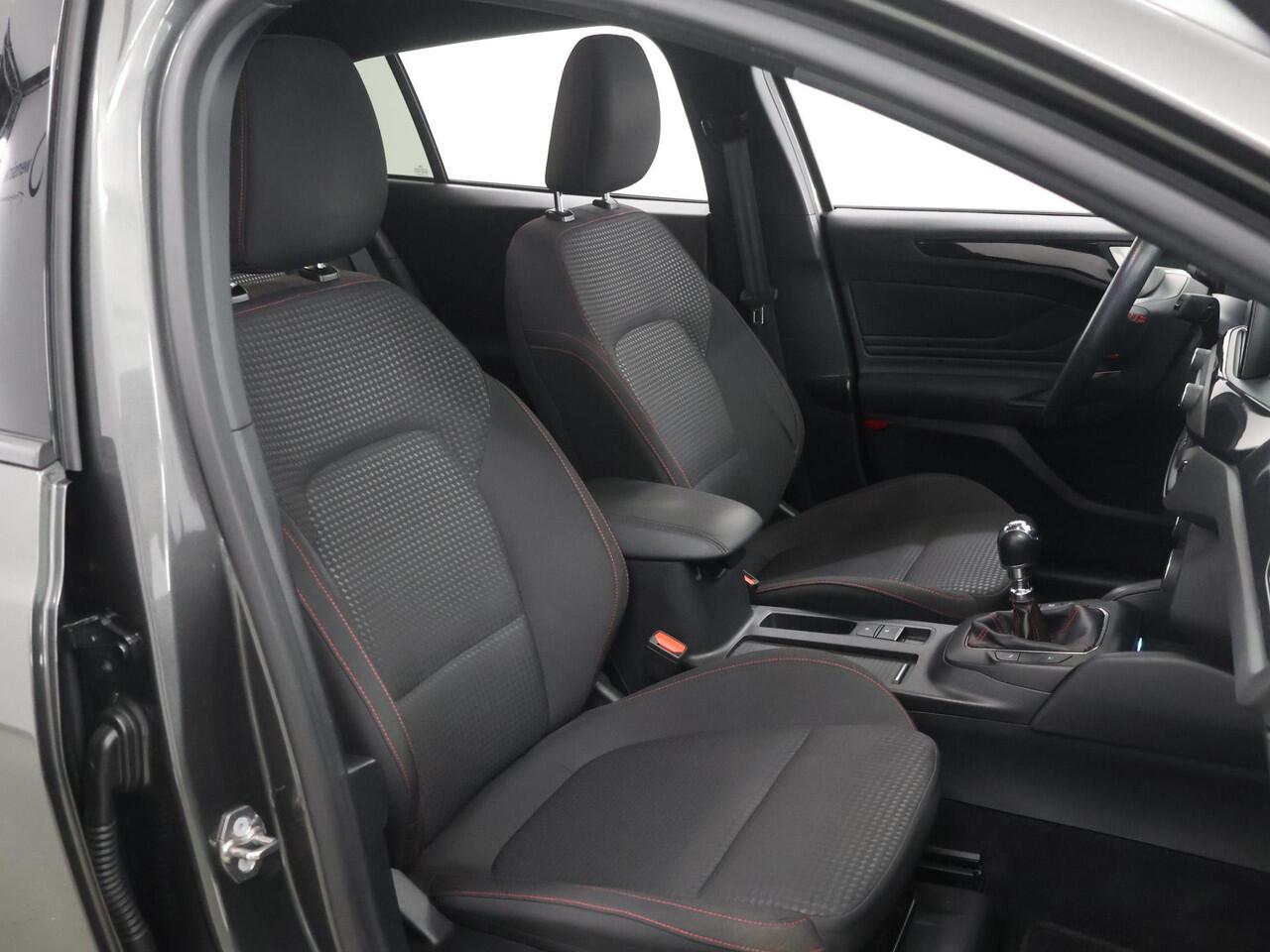 Ford FOCUS Wagon 1.0 EcoBoost Hybrid ST Line X Business | Winterpakket | Full Led Koplampen | Head-Up | Parkeercamera | Navigatie | Climate Control |