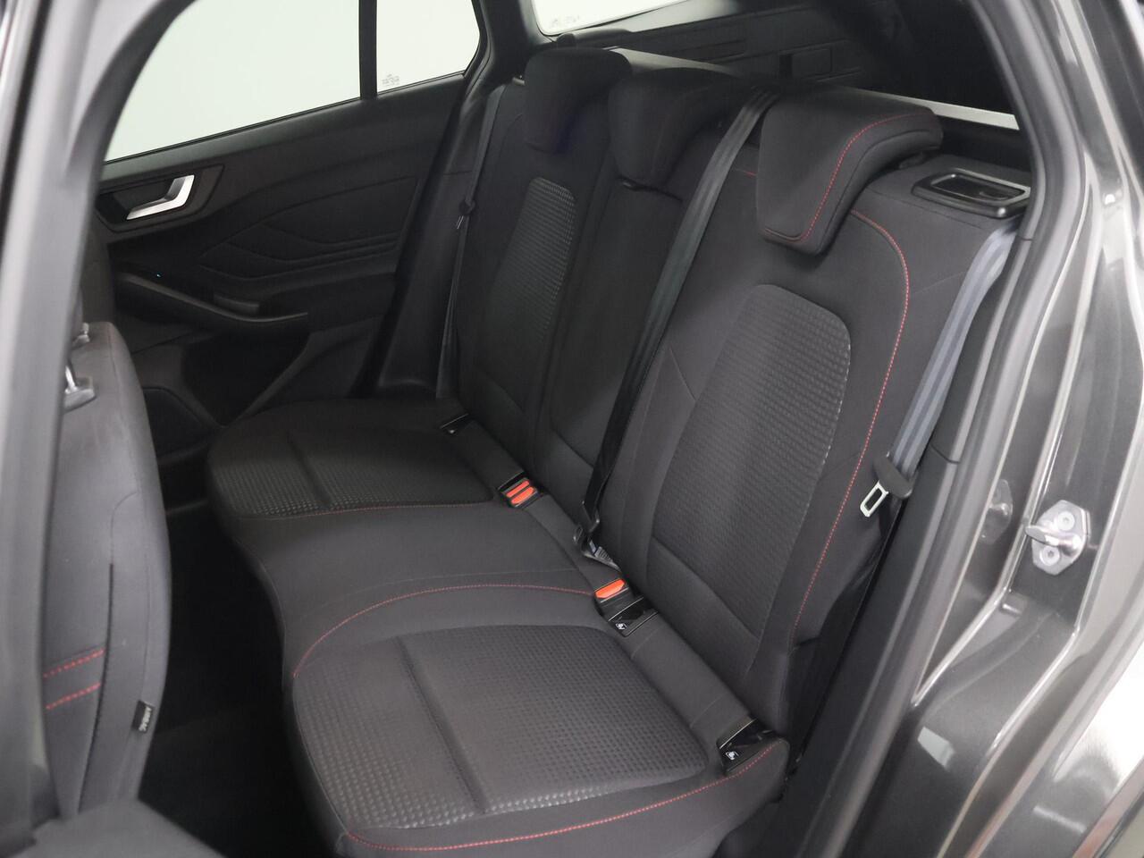 Ford FOCUS Wagon 1.0 EcoBoost Hybrid ST Line X Business | Winterpakket | Full Led Koplampen | Head-Up | Parkeercamera | Navigatie | Climate Control |