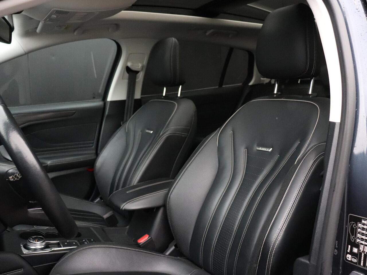 Ford FOCUS Wagon 1.5 EcoBoost Vignale | LEDER | PANO-DAK | TREKHAAK | B&O | CAMERA | HEAD-UP | APPLE CARPLAY |