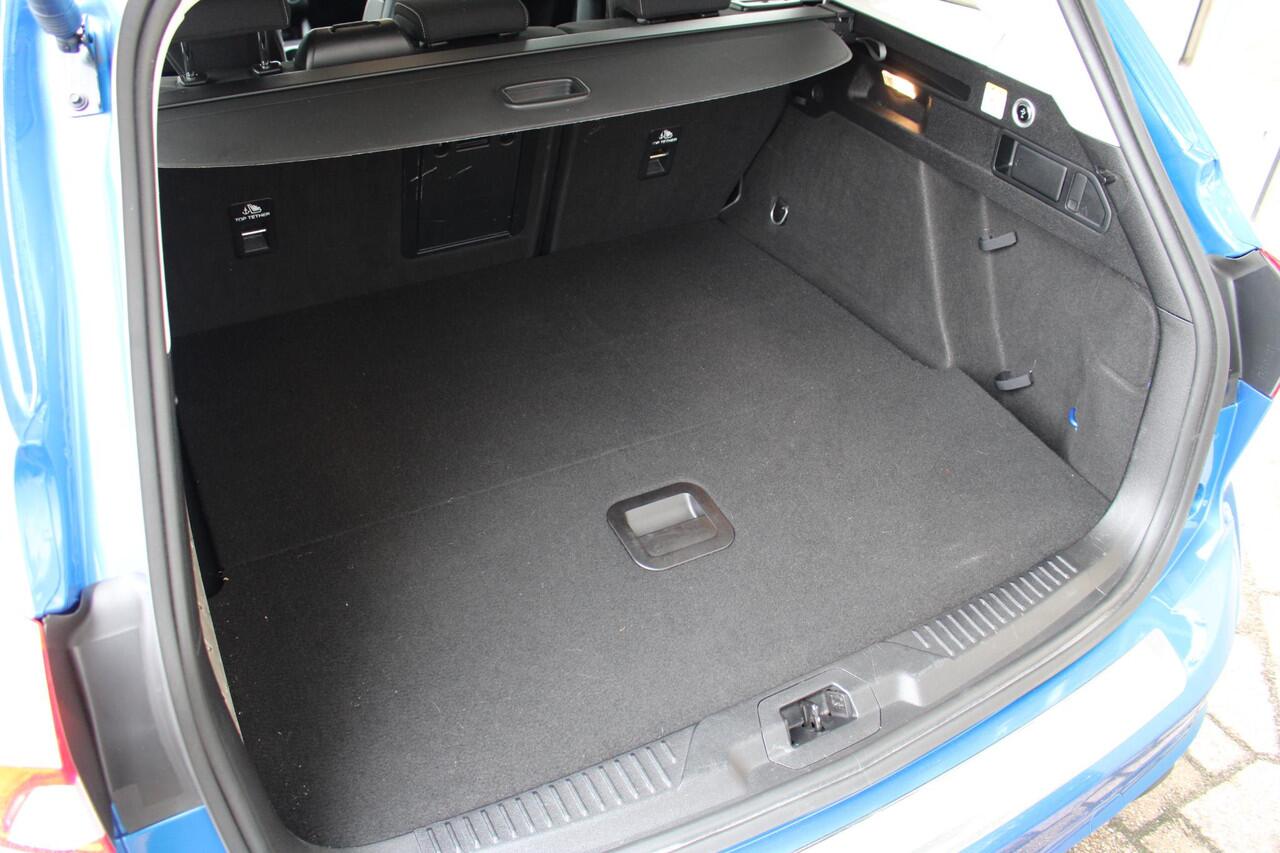 Ford FOCUS Wagon 1.0 EcoBoost Titanium X Business Voorruit verwarming + Stuurwielverwarming | Achterruitrij Camera | Adaptieve Cruise control