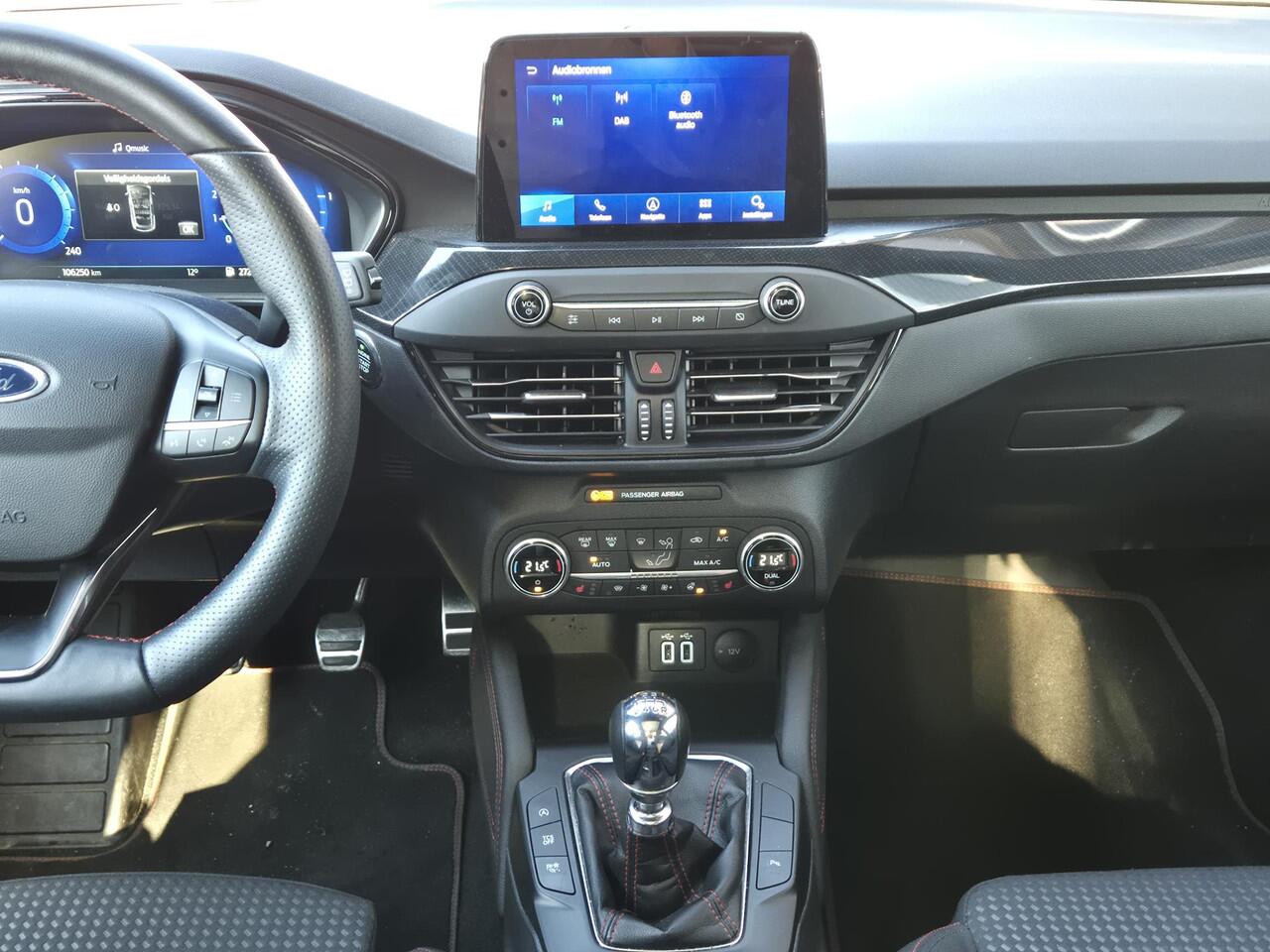 Ford FOCUS 1.0 EcoBoost Hybrid ST Line X Business | Panoramadak | Afneembare trekhaak | Navigatie |