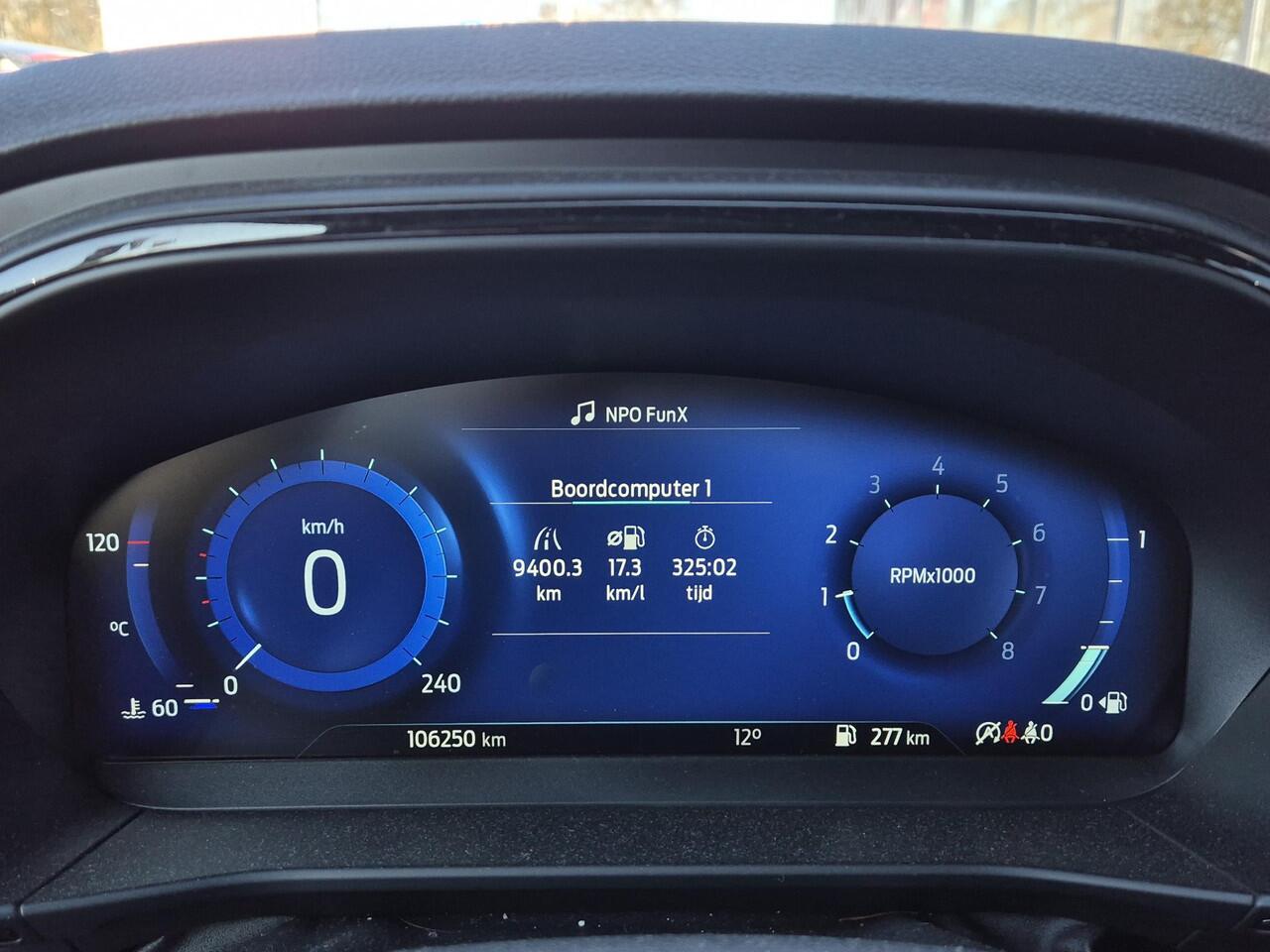 Ford FOCUS 1.0 EcoBoost Hybrid ST Line X Business | Panoramadak | Afneembare trekhaak | Navigatie |