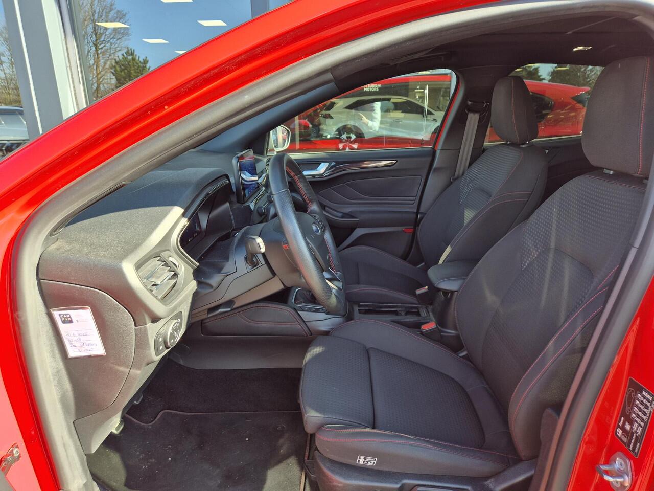 Ford FOCUS 1.0 EcoBoost Hybrid ST Line X Business | Panoramadak | Afneembare trekhaak | Navigatie |
