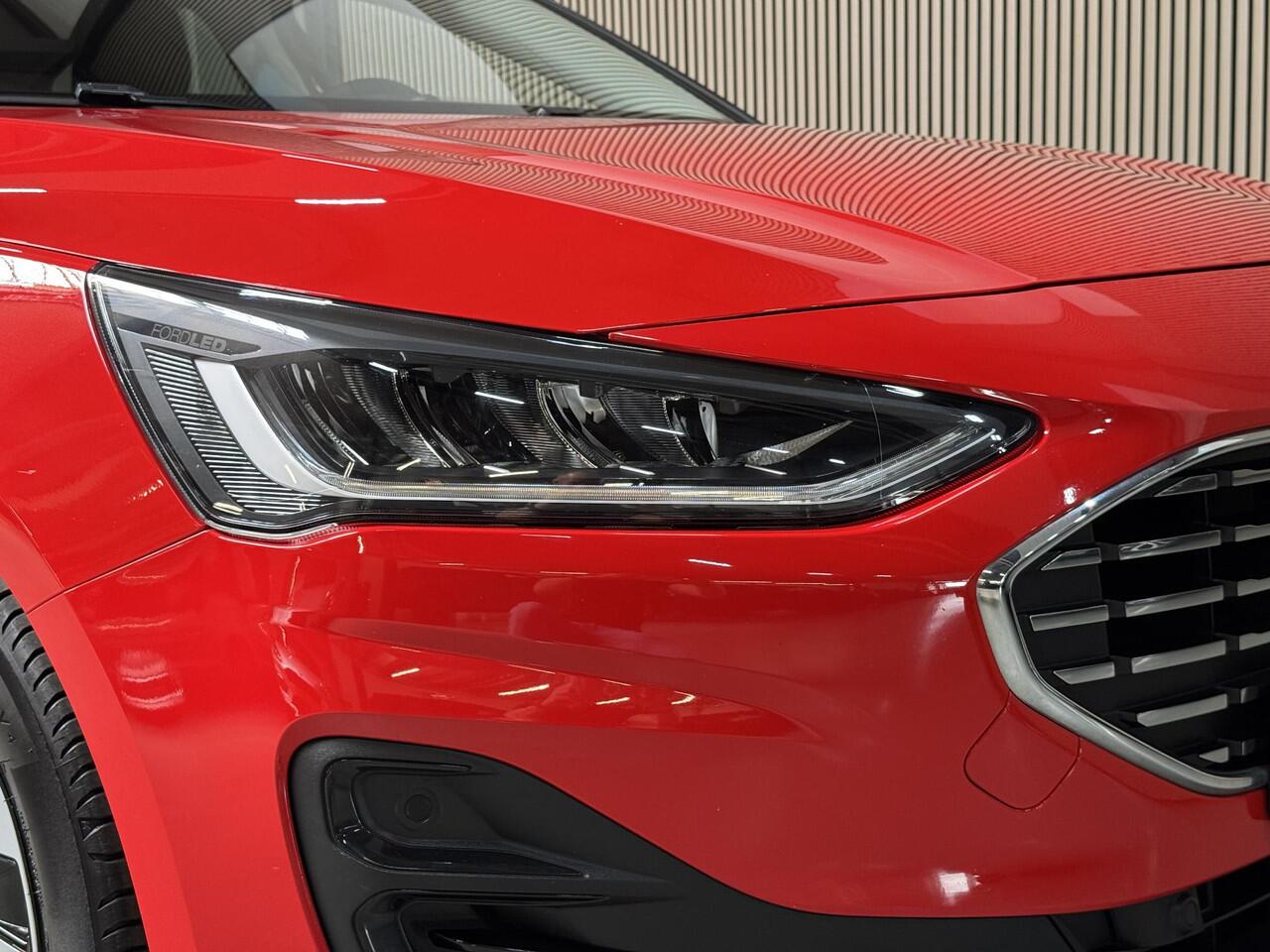 Ford FOCUS 155pk EcoBoost Hybrid Titanium X Groot Sync-4 Navi Camera Winter pack Privacy glass 5drs