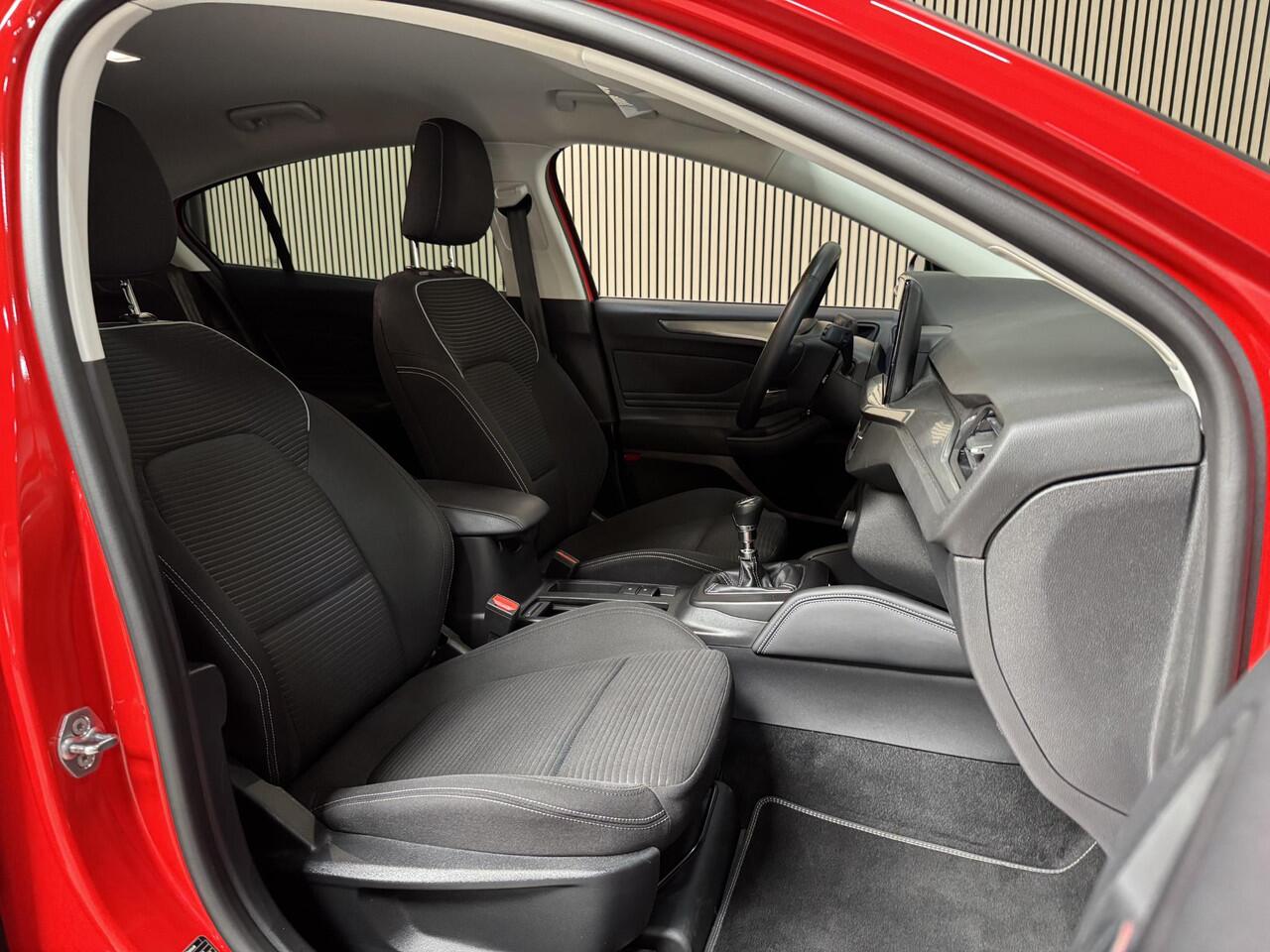 Ford FOCUS 155pk EcoBoost Hybrid Titanium X Groot Sync-4 Navi Camera Winter pack Privacy glass 5drs