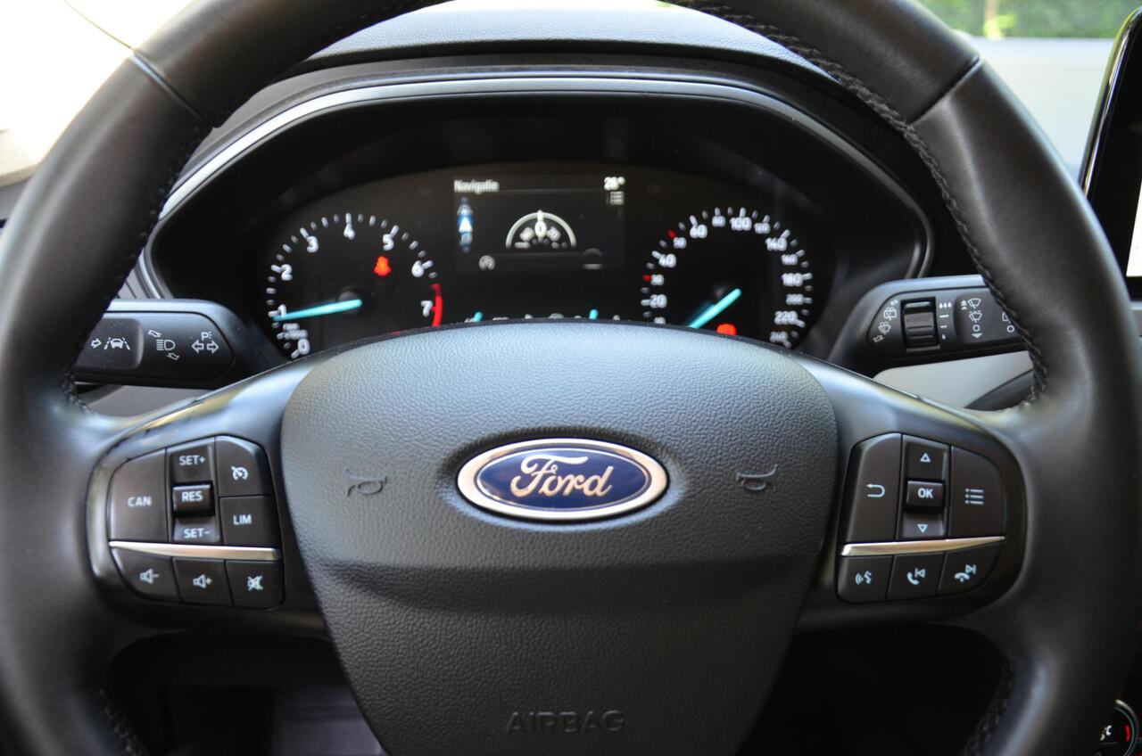 Ford FOCUS Wagon 1.0 EcoBoost Connected Navi/Pdc/Ecc/Stoel,ruit en stuurverwarming/Cr-Controle/Privacy-Glass/16-Inch Lmv/Achteruitrijcamera/Trekhaak