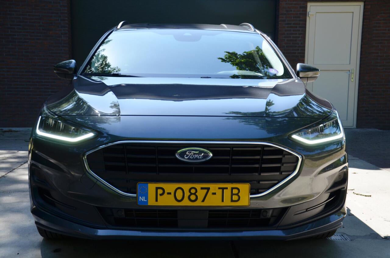 Ford FOCUS Wagon 1.0 EcoBoost Connected Navi/Pdc/Ecc/Stoel,ruit en stuurverwarming/Cr-Controle/Privacy-Glass/16-Inch Lmv/Achteruitrijcamera/Trekhaak