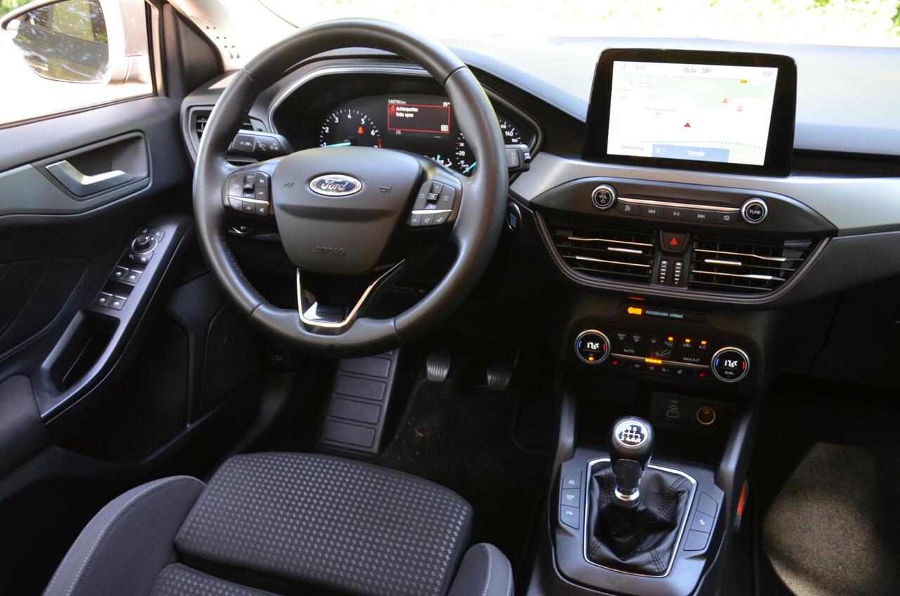 Ford FOCUS Wagon 1.0 EcoBoost Connected Navi/Pdc/Ecc/Stoel,ruit en stuurverwarming/Cr-Controle/Privacy-Glass/16-Inch Lmv/Achteruitrijcamera/Trekhaak