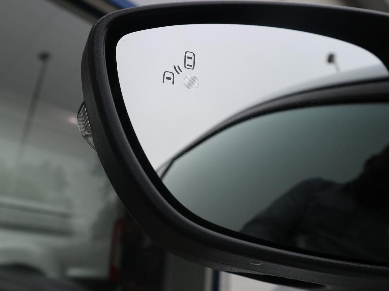 Ford FOCUS Wagon 1.0 EcoBoost Hybrid ST Line Business 125pk Met adaptieve Cruise Control, Camera, Winterpakket en BLIS