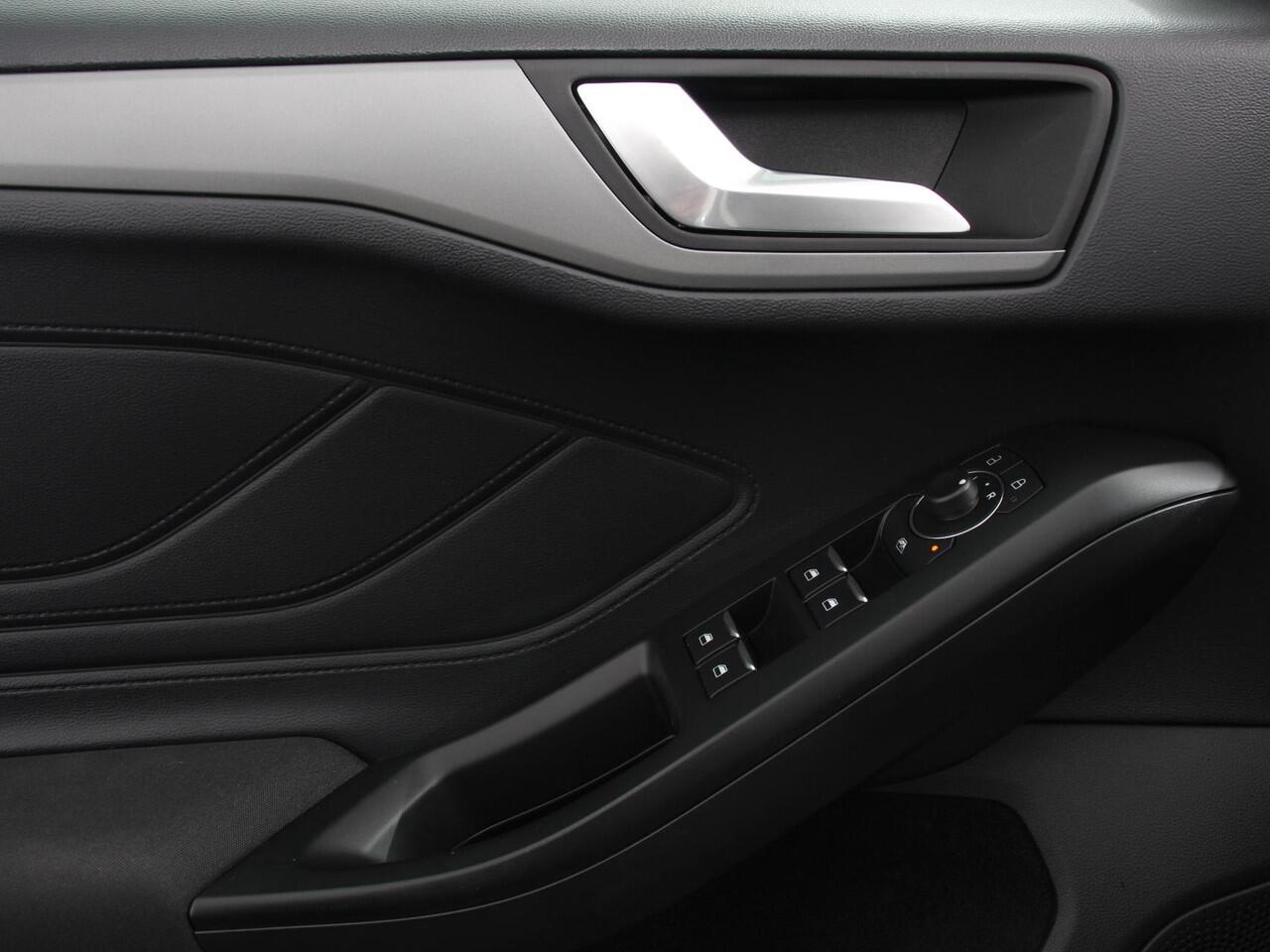 Ford FOCUS Wagon 1.0 EcoBoost 125pk Connected | Navigatie | Parkeer sensoren | Dab | Cruise control | Airco | Led | Airco | Lane assist