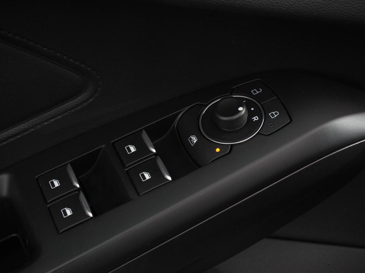 Ford FOCUS Wagon 1.0 EcoBoost 125pk Connected | Navigatie | Parkeer sensoren | Dab | Cruise control | Airco | Led | Airco | Lane assist