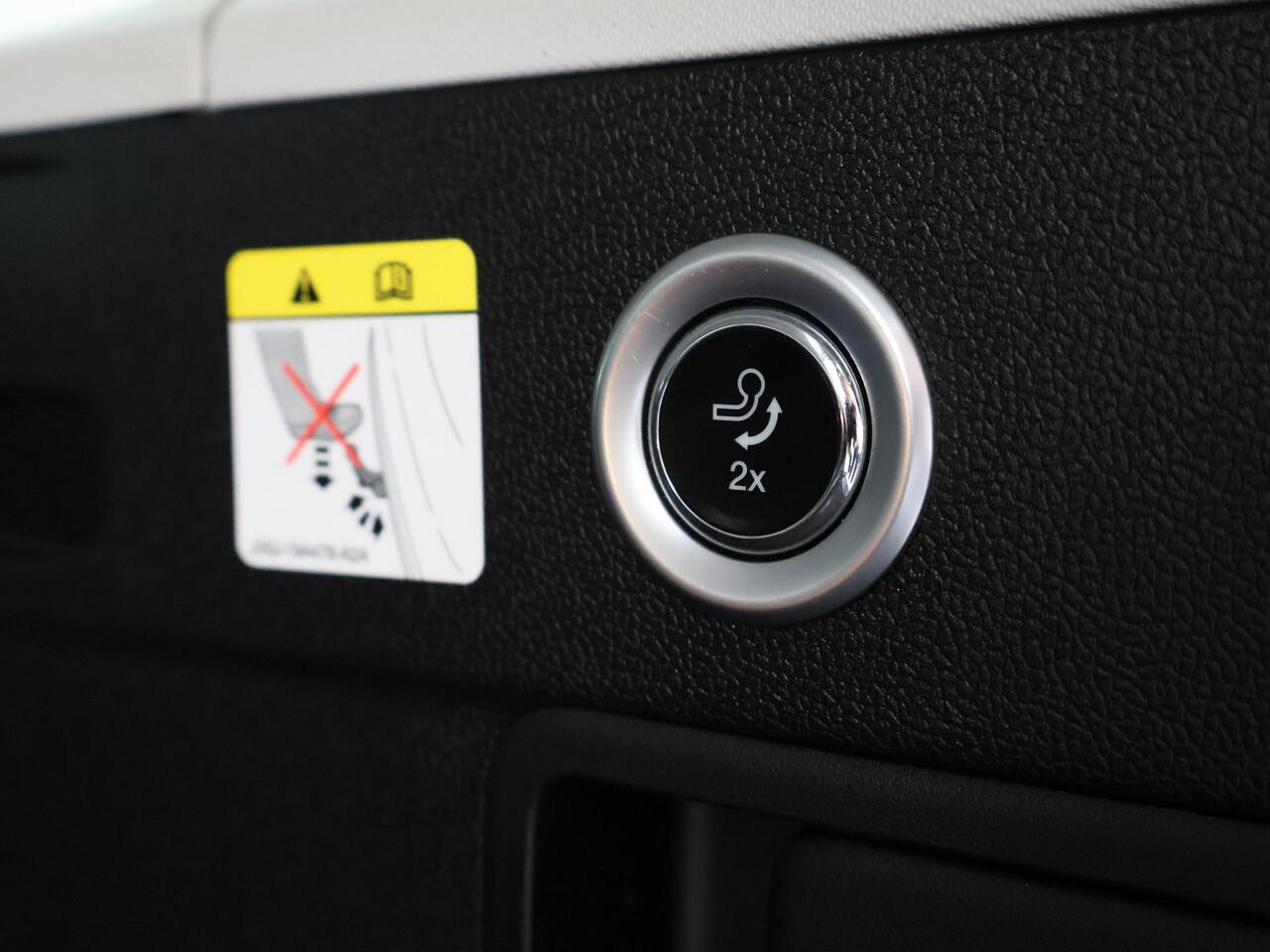 Ford FOCUS Wagon 1.0 E.B. AUTOMAAT TITANIUM X + ELEK. TREKHAAK | CAMERA | APPLE CARPLAY