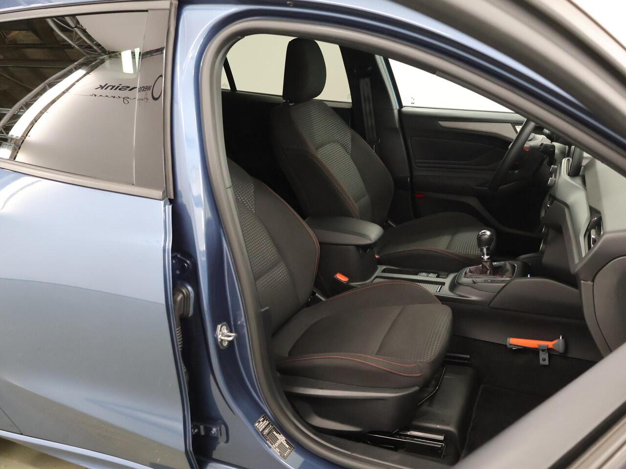 Ford FOCUS Wagon 1.0 EcoBoost Hybrid ST Line Style | Winterpack | Parkeercamera | Apple Carplay/Android Auto | Climate Control |