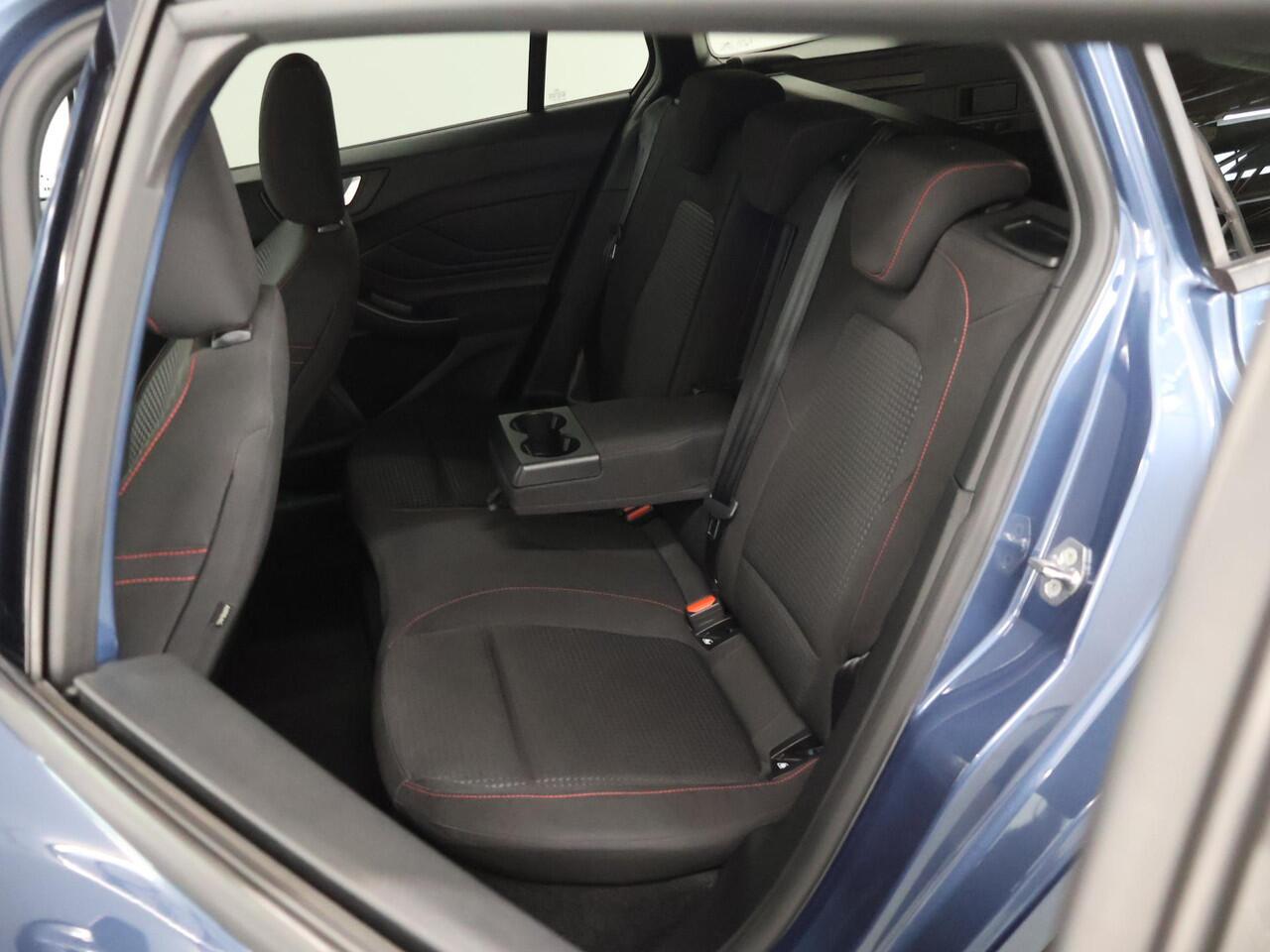 Ford FOCUS Wagon 1.0 EcoBoost Hybrid ST Line Style | Winterpack | Parkeercamera | Apple Carplay/Android Auto | Climate Control |