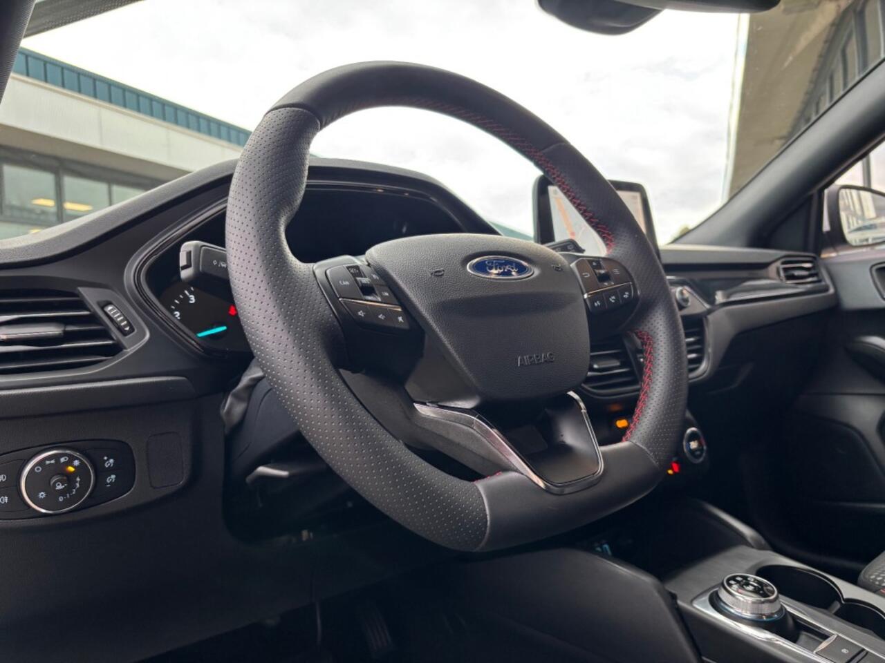 Ford FOCUS 1.0 ECOBOOST ST-LINE AUTOMAAT NAVI LMV PDC-CAMERA WINTERPACK