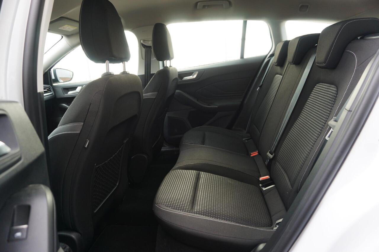 Ford FOCUS Wagon 1.0 EcoBoost 125PK Hybrid Connected/Comfortstoel/ Trekhaak afneembaar.