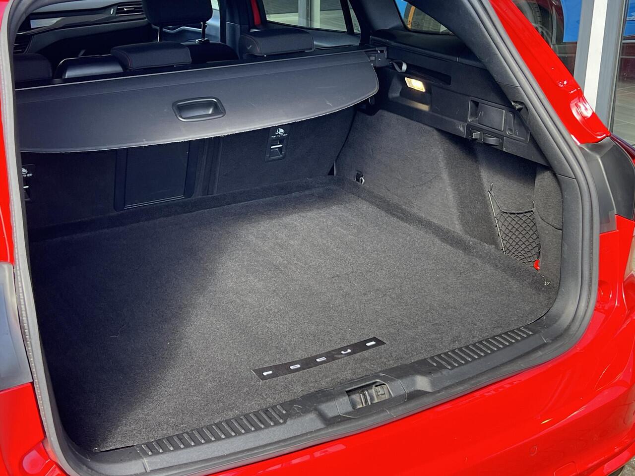 Ford FOCUS Wagon 1.0 EcoBoost Hybrid ST Line X 125pk | ZUID | Winterpakket | Panorama dak | Adaptieve cruise