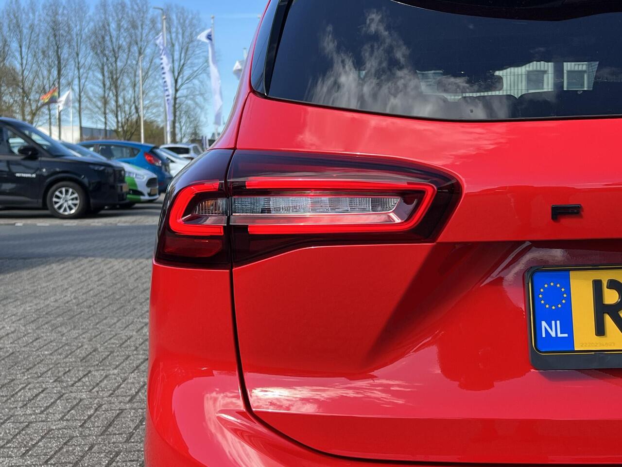 Ford FOCUS Wagon 1.0 EcoBoost Hybrid ST Line X 125pk | ZUID | Winterpakket | Panorama dak | Adaptieve cruise