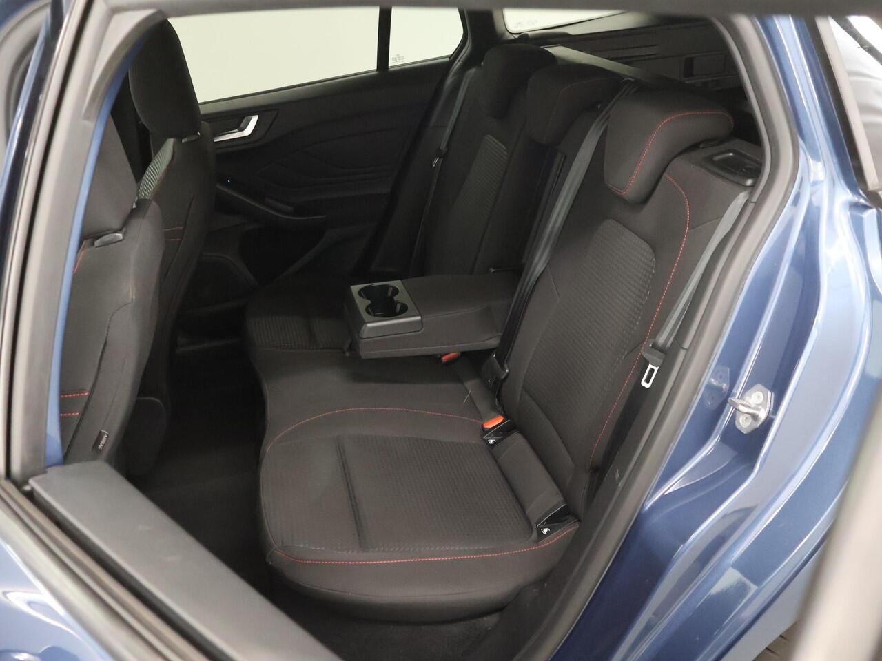 Ford FOCUS Wagon 1.0 EcoBoost Hybrid ST Line Style | Winterpakket | Parkeercamera | Navigatie |