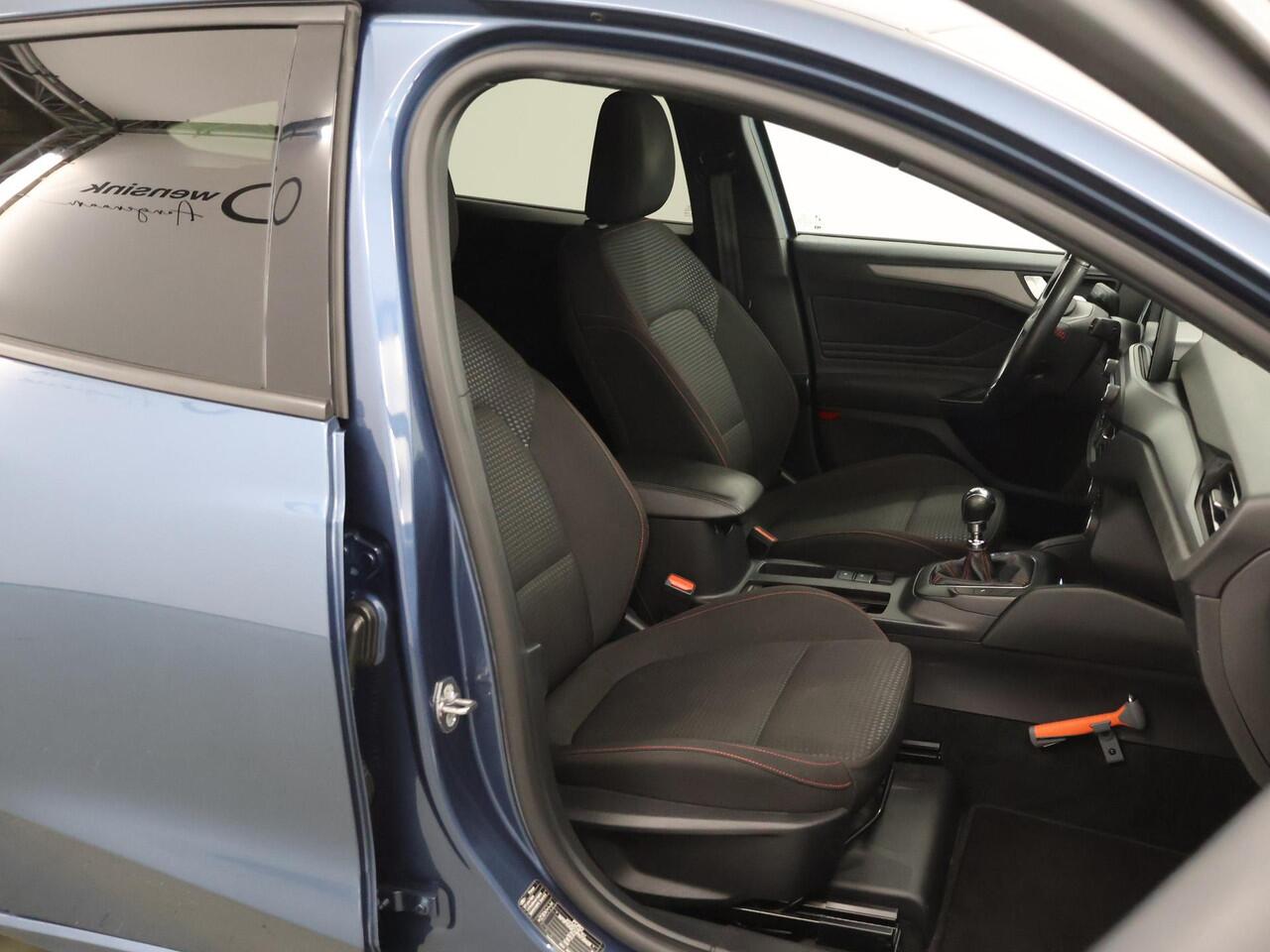 Ford FOCUS Wagon 1.0 EcoBoost Hybrid ST Line Style | Winterpakket | Parkeercamera | Navigatie |