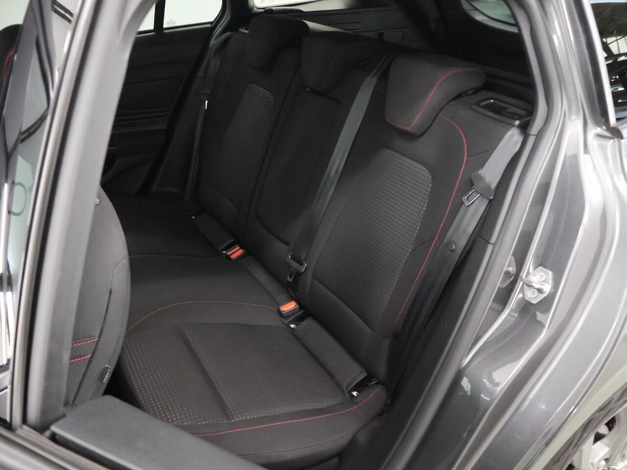 Ford FOCUS Wagon 1.0 EcoBoost Hybrid ST Line Style | Winterpakket | Parkeercamera | Navigatie | Climate Control |