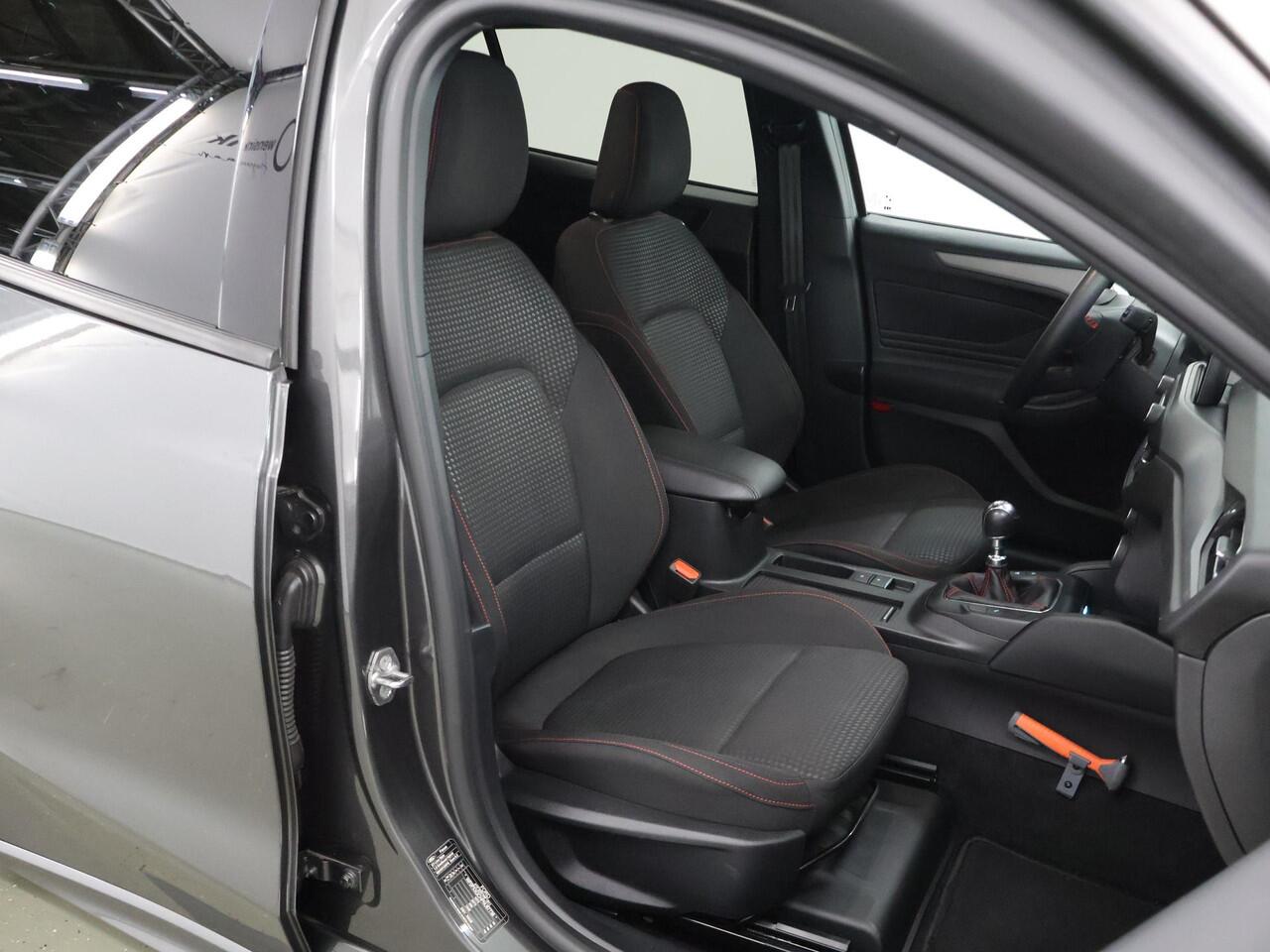 Ford FOCUS Wagon 1.0 EcoBoost Hybrid ST Line Style | Winterpakket | Parkeercamera | Navigatie | Climate Control |