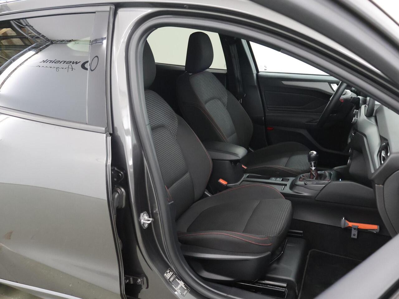 Ford FOCUS Wagon 1.0 EcoBoost Hybrid ST Line Style | Winterpakket | Parkeercamera | Climate Control | Cruise Control |