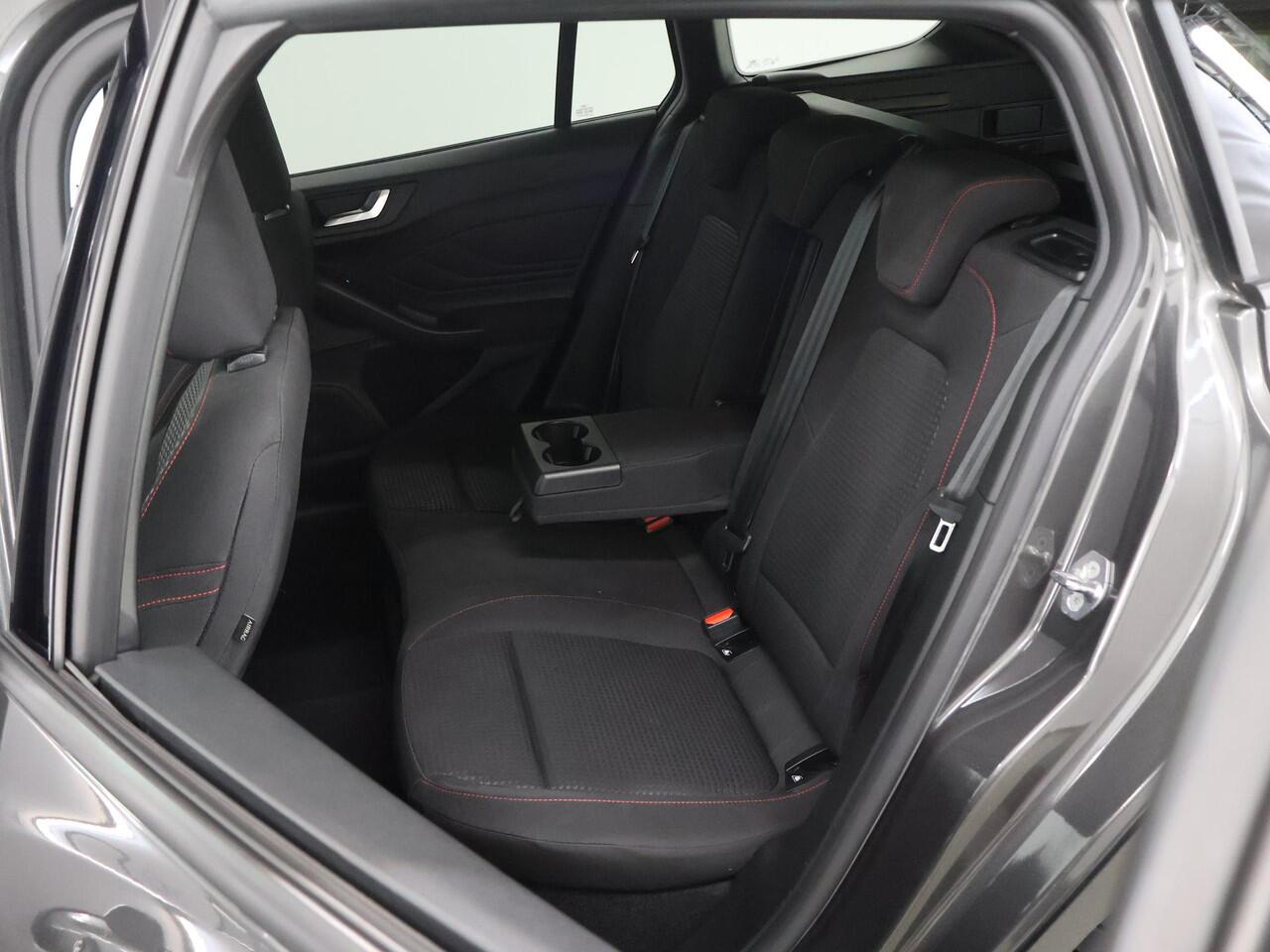 Ford FOCUS Wagon 1.0 EcoBoost Hybrid ST Line Style | Winterpakket | Parkeercamera | Climate Control | Cruise Control |