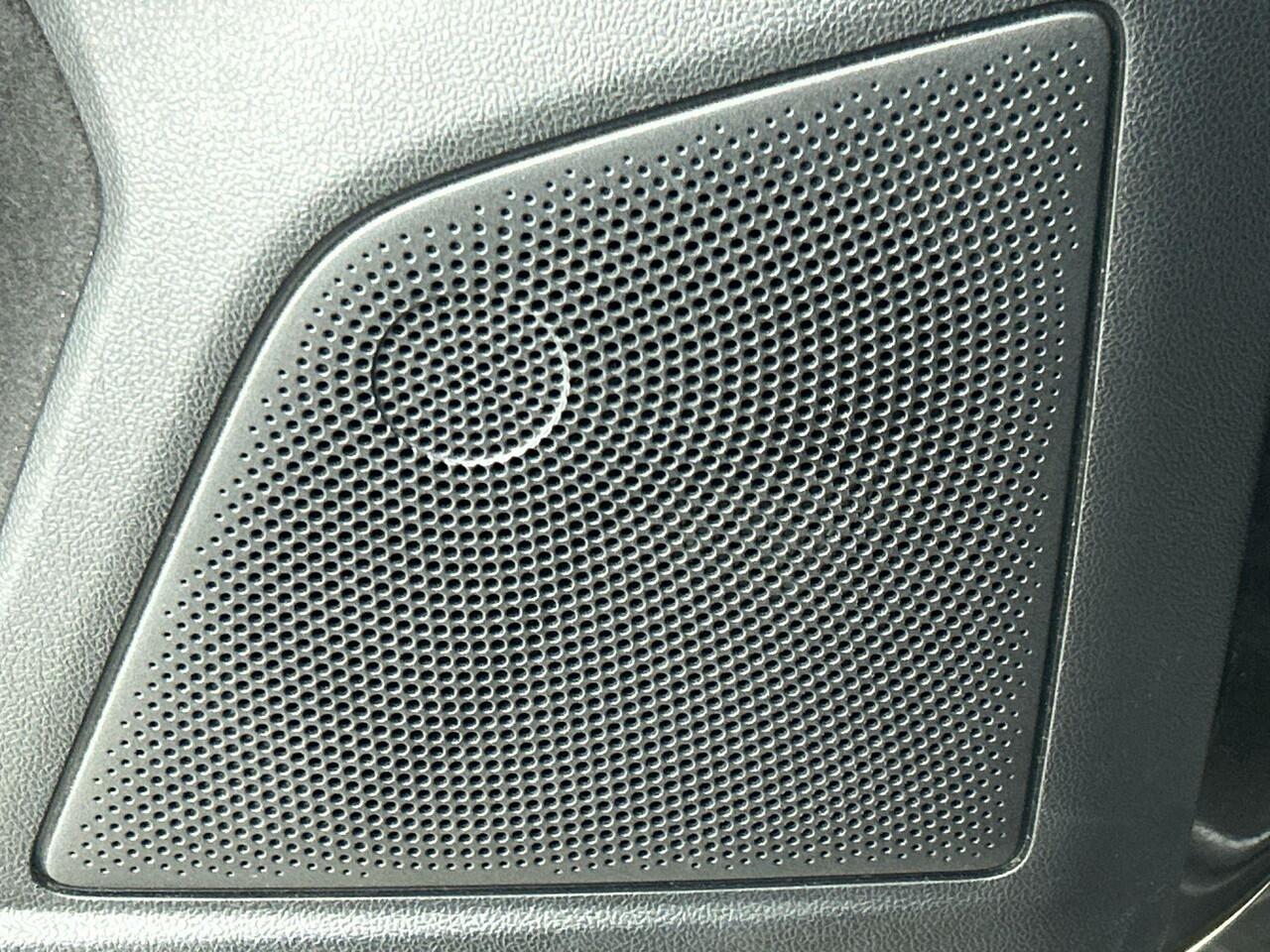 Ford FOCUS Wagon 1.0 EcoBoost Hybrid Active Airco ECC Navi Carplay PDC Voor en achter Full LED 17"LM Velgen Cruise Control