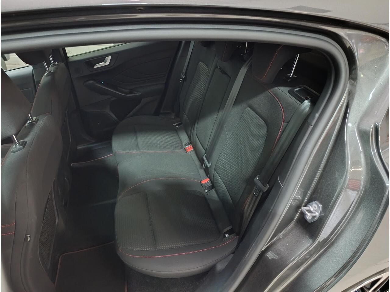 Ford FOCUS 1.0 EcoBoost Hybrid Active X Business Climate controle | Bang & Olufsen | Navigatiesysteem | Parkeersensoren |Trekhaak