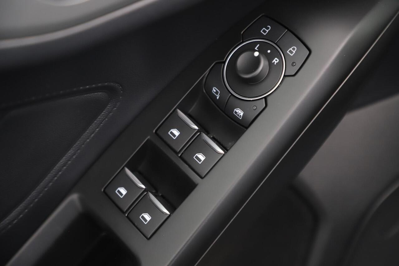 Ford FOCUS 1.0 EcoBoost Hybrid Titanium Style Winter Pack Keyless Navigatie Achteruitrijcamera Carplay Android Clima Stuur & Stoelverwarming All season banden!