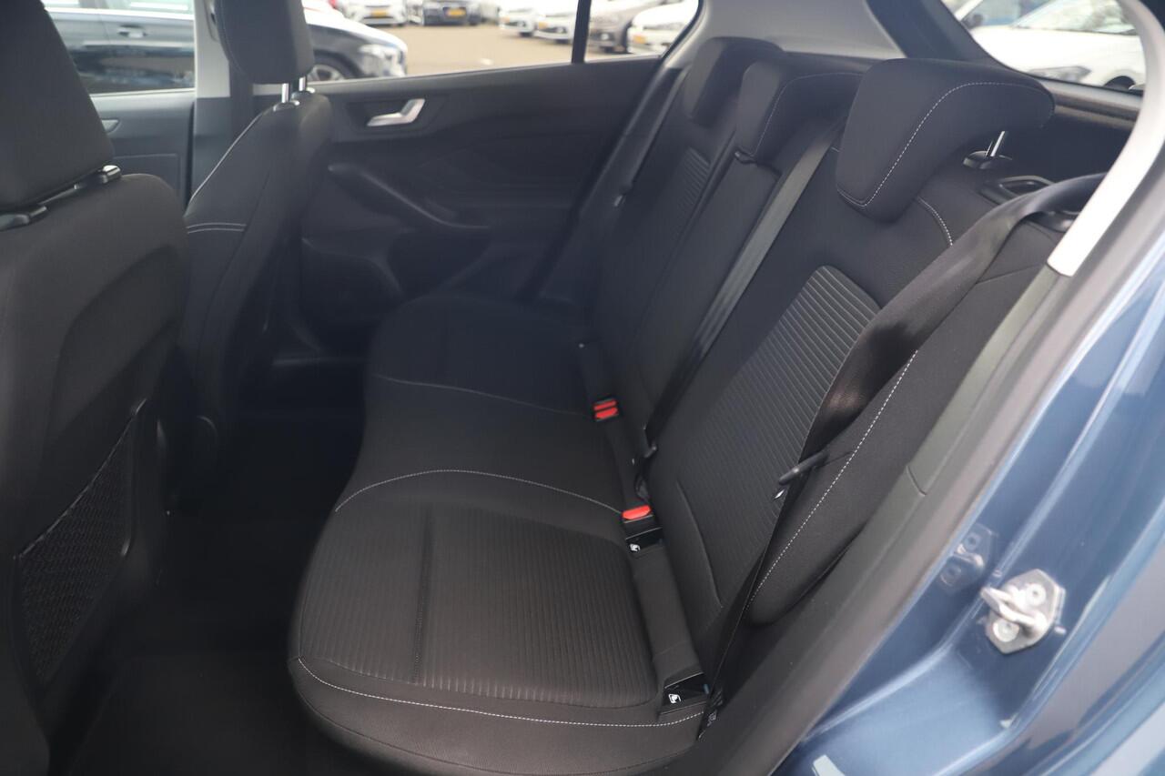 Ford FOCUS 1.0 EcoBoost Hybrid Titanium Style Winter Pack Keyless Navigatie Achteruitrijcamera Carplay Android Clima Stuur & Stoelverwarming All season banden!