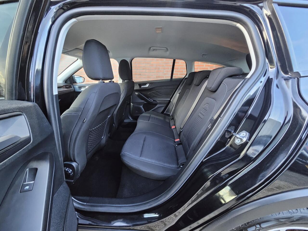 Ford FOCUS Wagon 1.0 EcoBoost 125PK Active Automaat Winterpack 17" Velgen Navigat