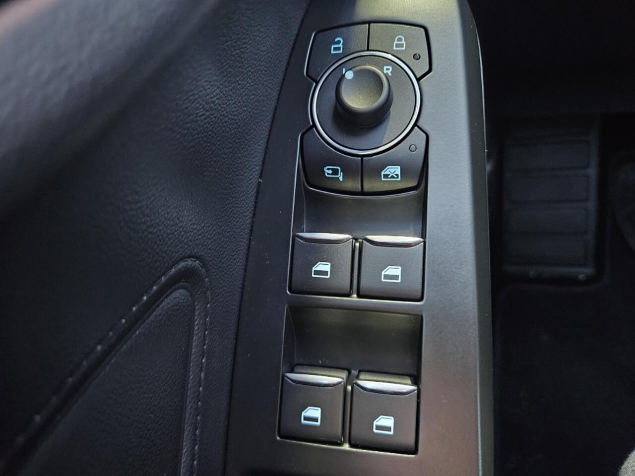 Ford FOCUS Wagon 1.0 EcoBoost 125PK Active Automaat Winterpack 17" Velgen Navigat